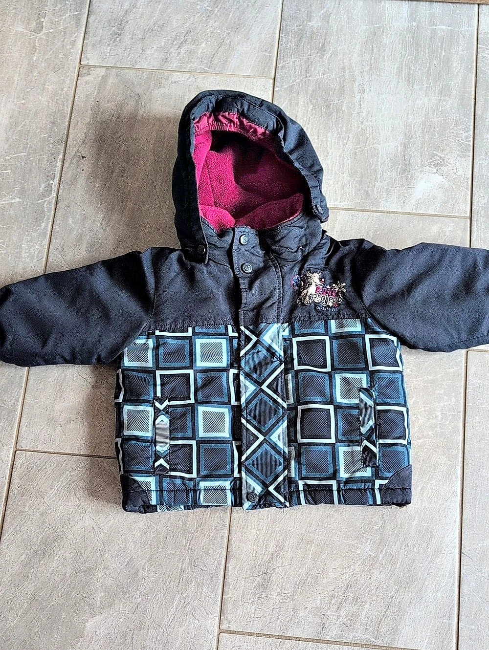 X,-trem. Kids Geometric Hooded Puffer Jacket in Black & Blue. Size 24 Months